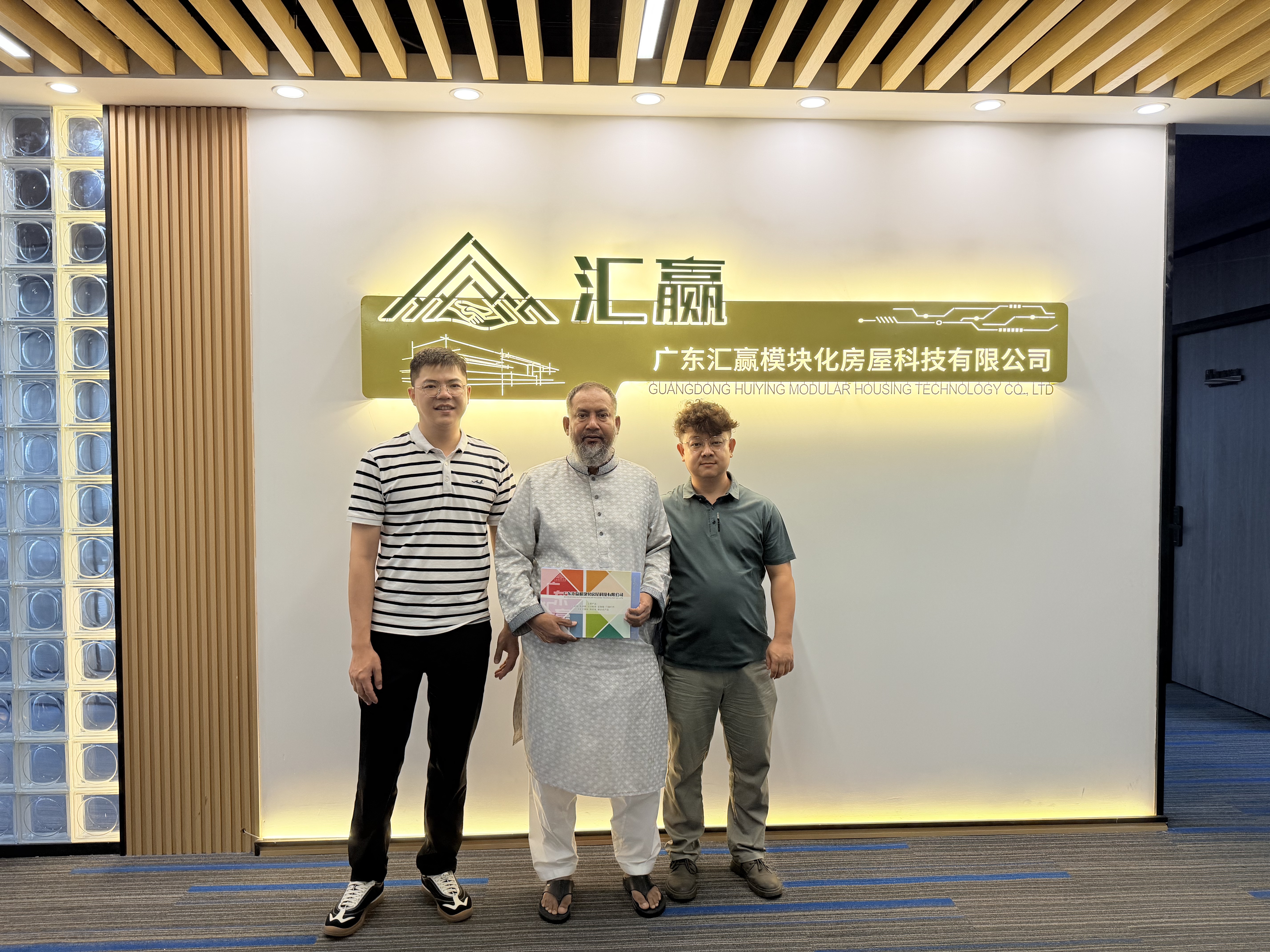 孟加拉客户到访广东汇赢现场合照.jpg