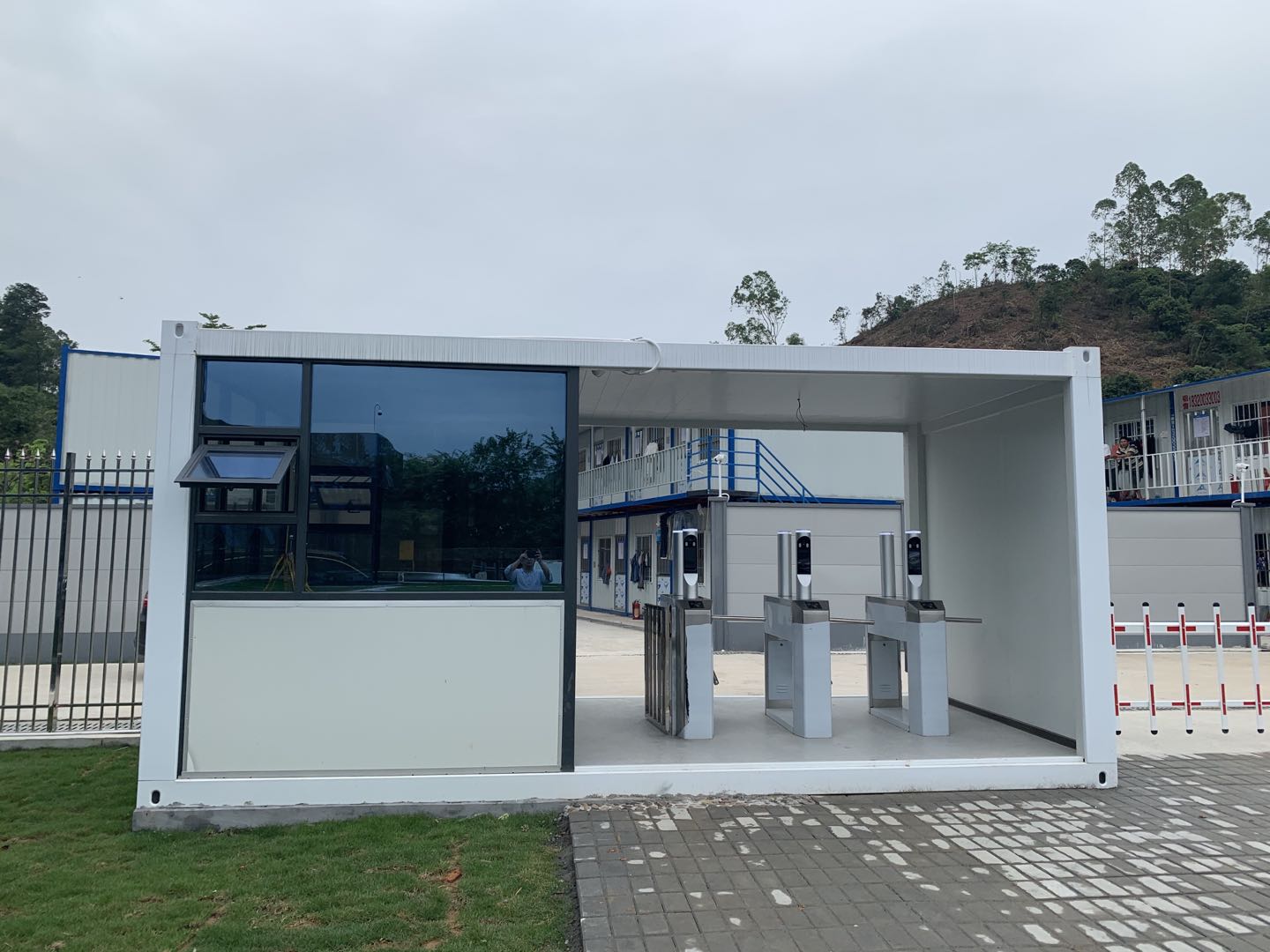 模块化建筑打包箱定制化安装.jpg