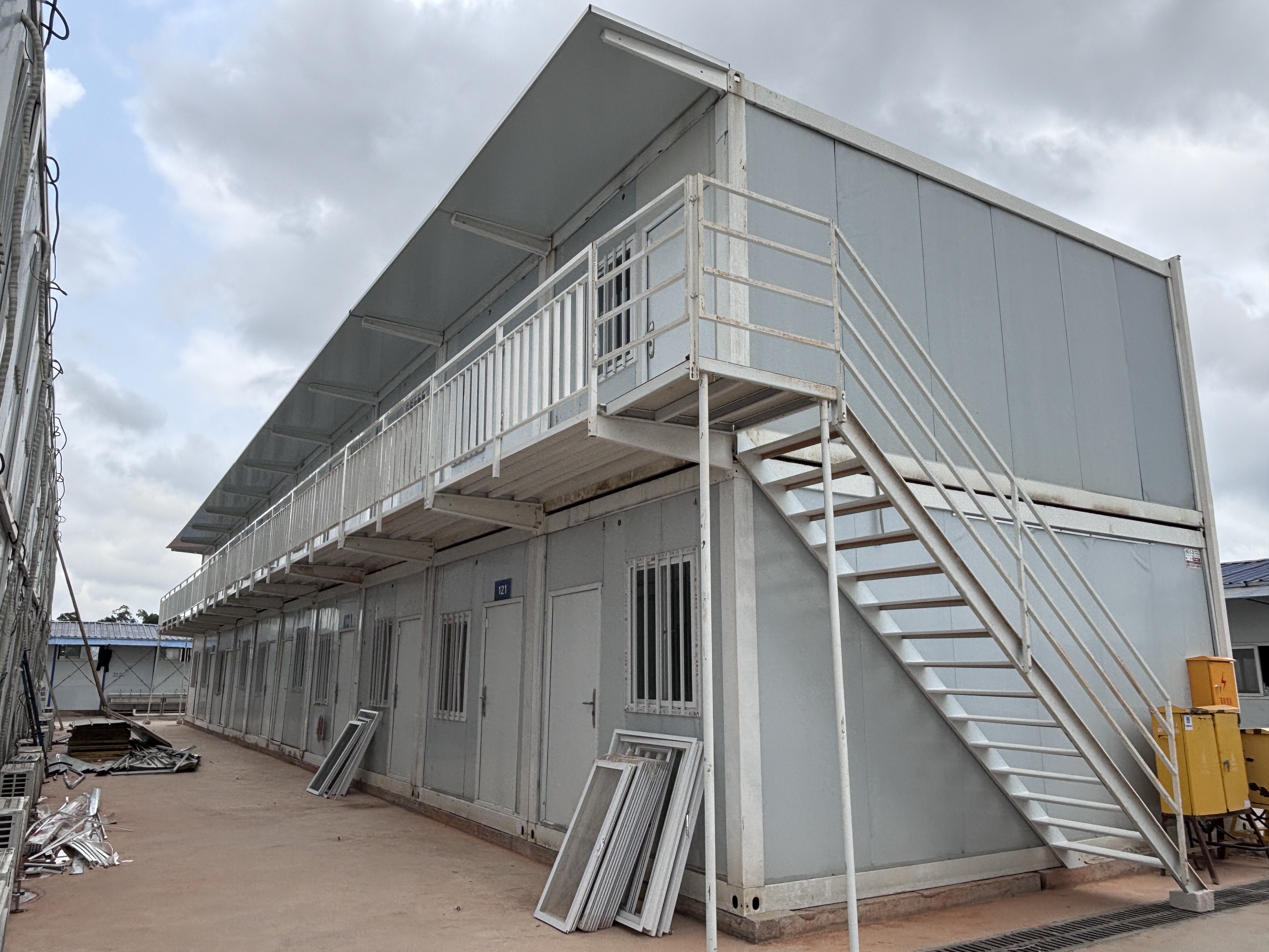 打包箱房用于灾后应急住房建设.jpg
