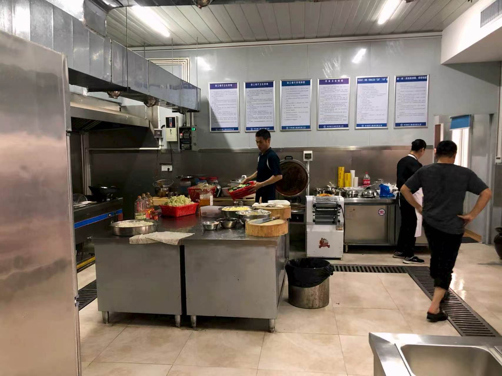 工地临时食堂厨房操作空间.jpg