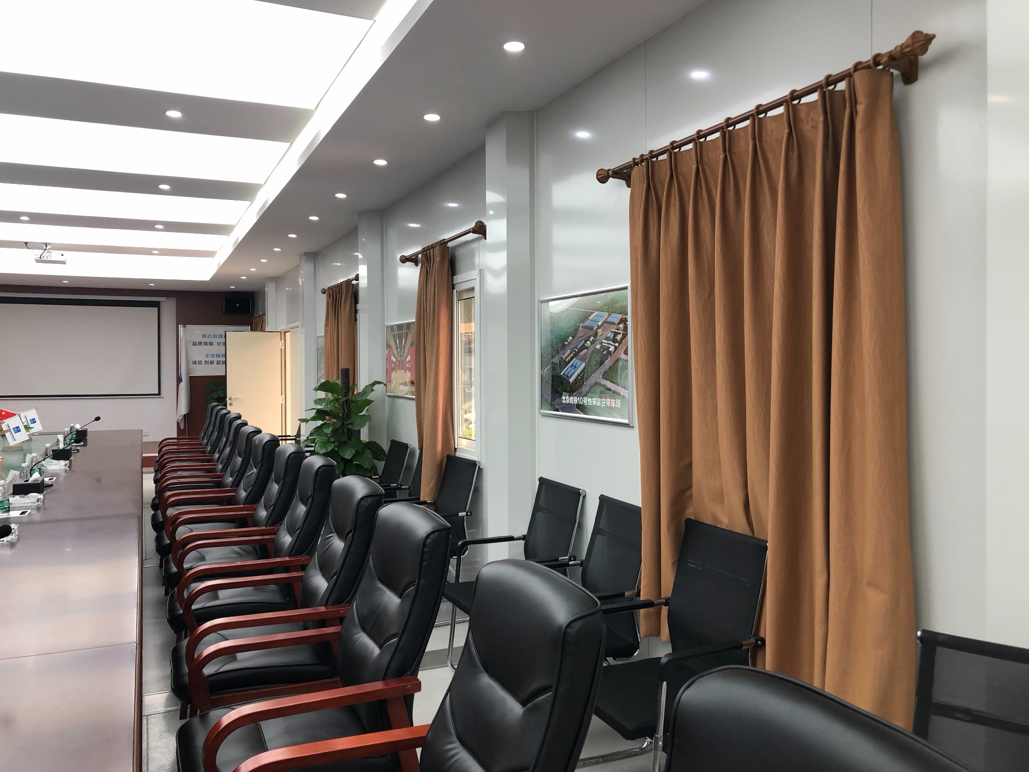 模块化项目部会议室精装修实景.jpg