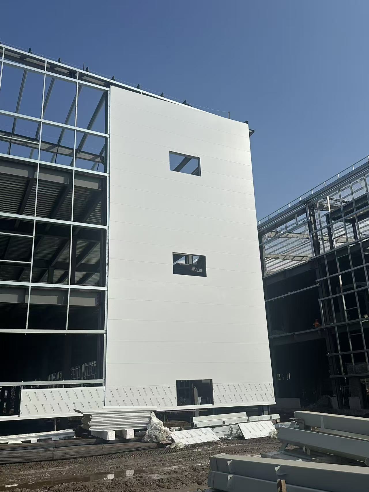 多层钢结构建筑外墙板施工.jpg